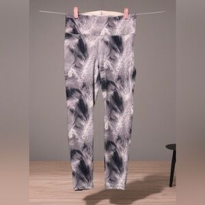 Mono B “Aspen” White Feather Print Highwaist Leggings XL Grey Yoga Pants APH2922